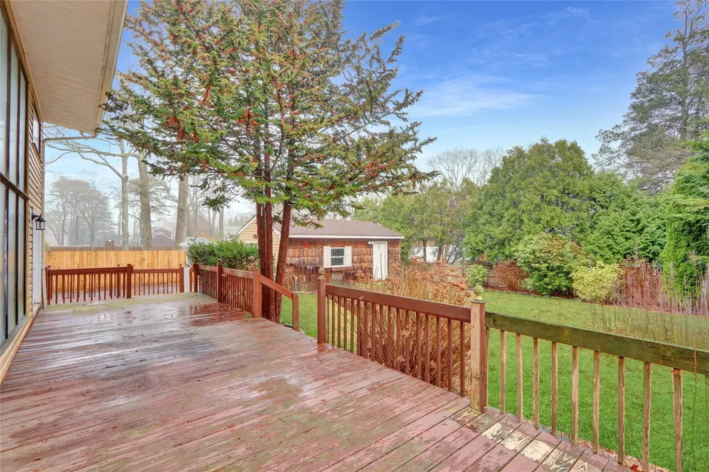89 Circuit Road Bellport NY 11713