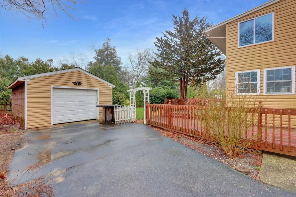 89 Circuit Road Bellport NY 11713