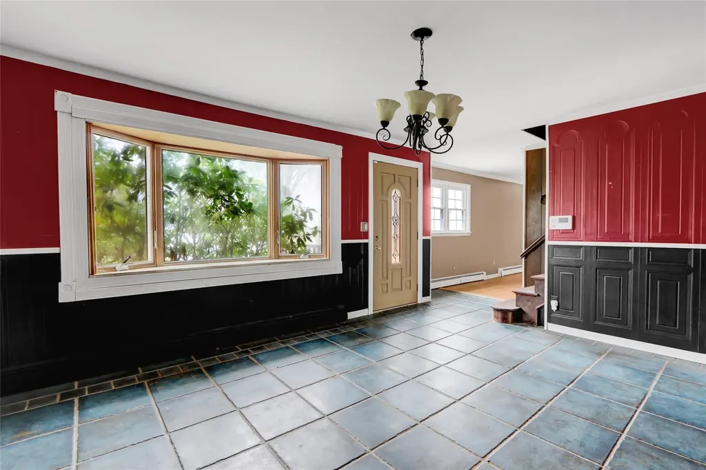 89 Circuit Road Bellport NY 11713
