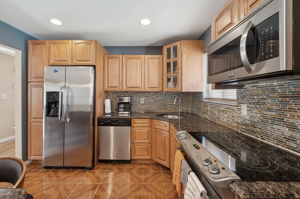 81 Andrew Avenue Islip Terrace NY 11752