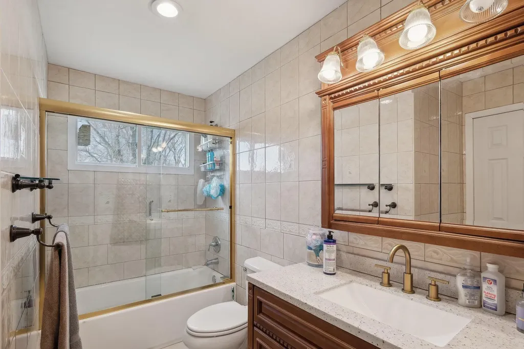 81 Andrew Avenue Islip Terrace NY 11752
