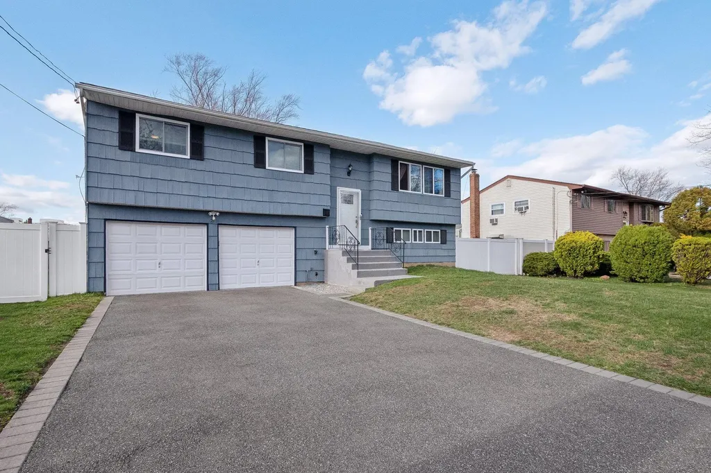 81 Andrew Avenue Islip Terrace NY 11752