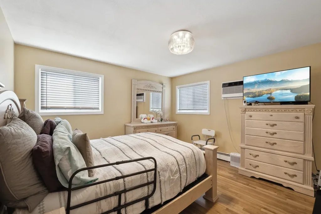 81 Andrew Avenue Islip Terrace NY 11752