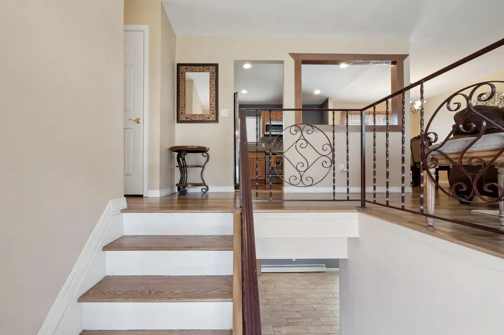 81 Andrew Avenue Islip Terrace NY 11752
