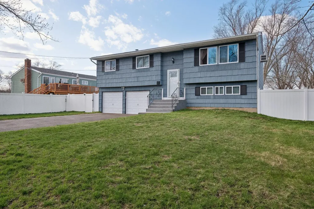 81 Andrew Avenue Islip Terrace NY 11752