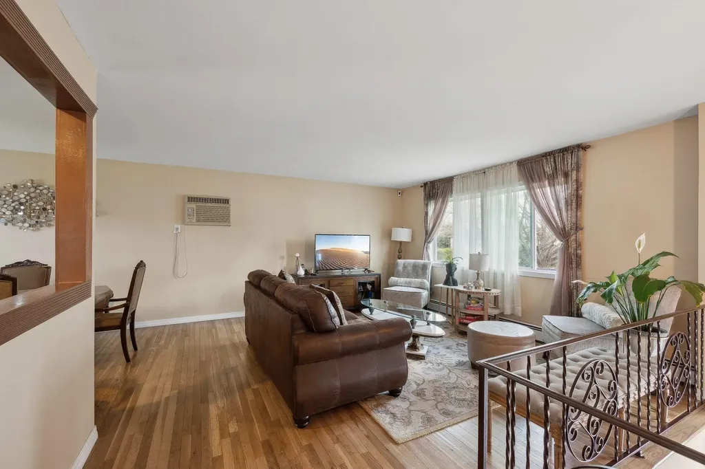 81 Andrew Avenue Islip Terrace NY 11752