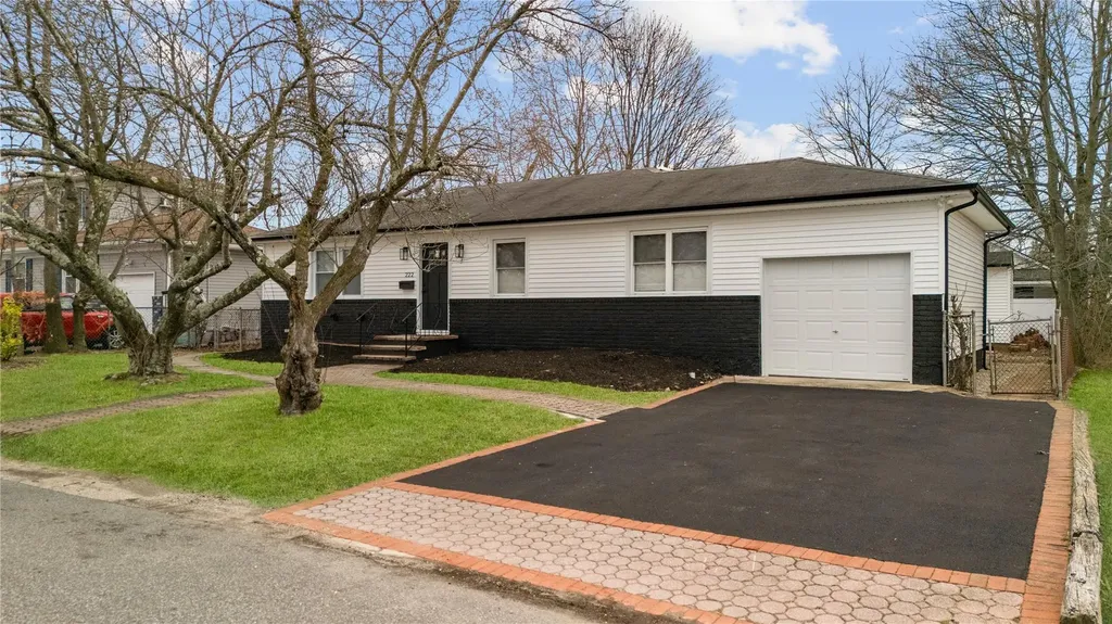 222 Silver Street West Babylon NY 11704