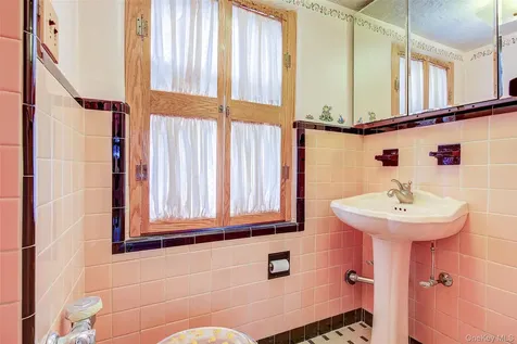 61-20 214 Street Bayside NY 11364