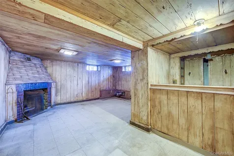 61-20 214 Street Bayside NY 11364