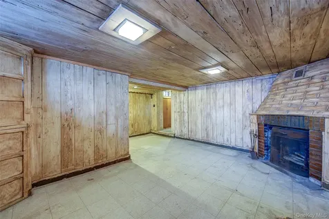 61-20 214 Street Bayside NY 11364