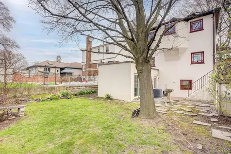 61-20 214 Street Bayside NY 11364