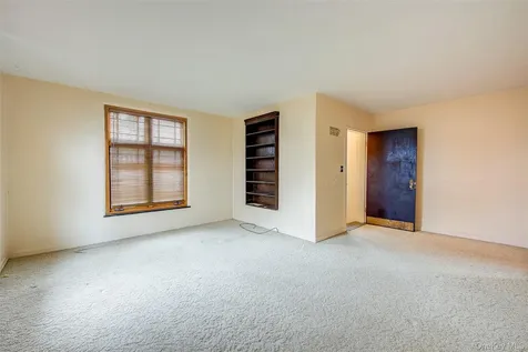 61-20 214 Street Bayside NY 11364