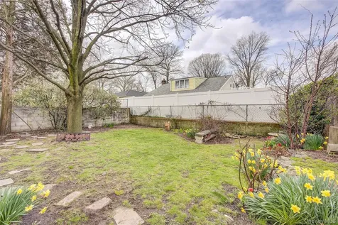 61-20 214 Street Bayside NY 11364