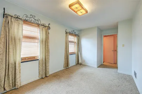 61-20 214 Street Bayside NY 11364