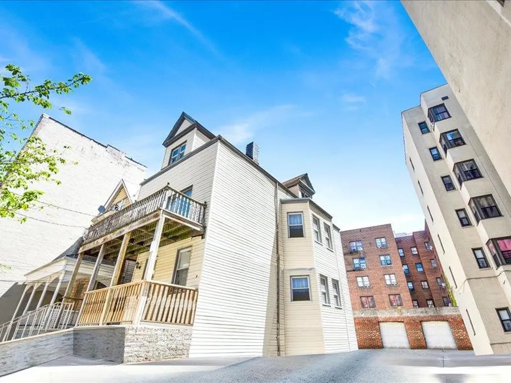 2790 Bainbridge Avenue Bronx NY 10458