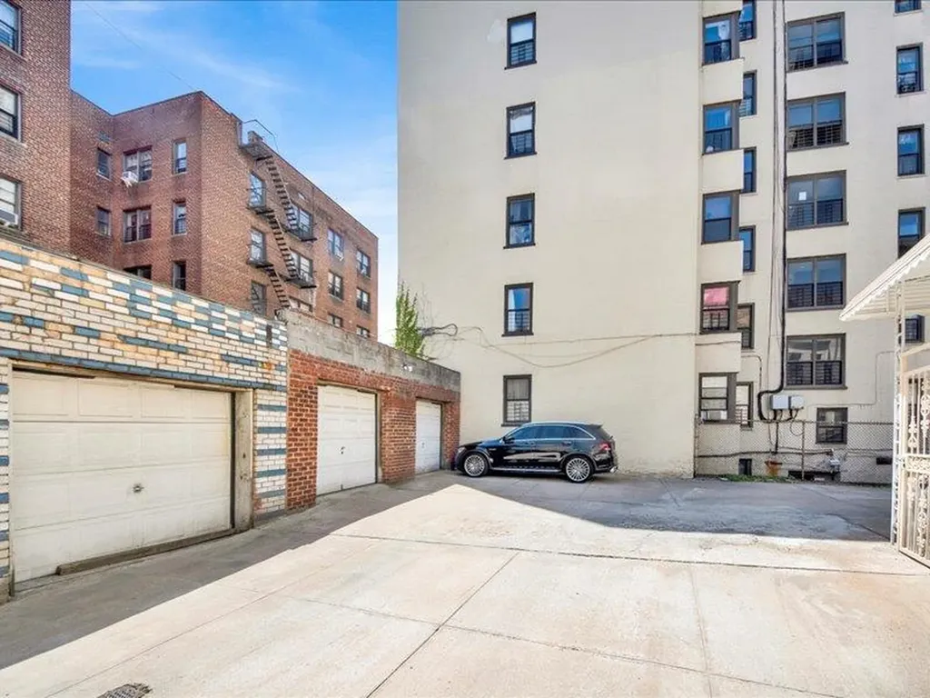 2790 Bainbridge Avenue Bronx NY 10458