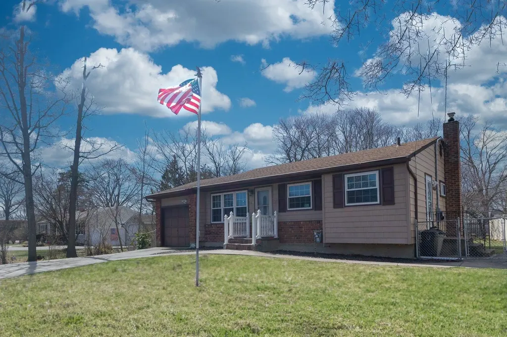 1418 Manatuck Boulevard Bay Shore NY 11706