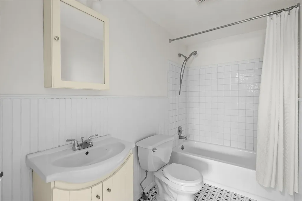 6 Amherst Street Red Hook NY 12571