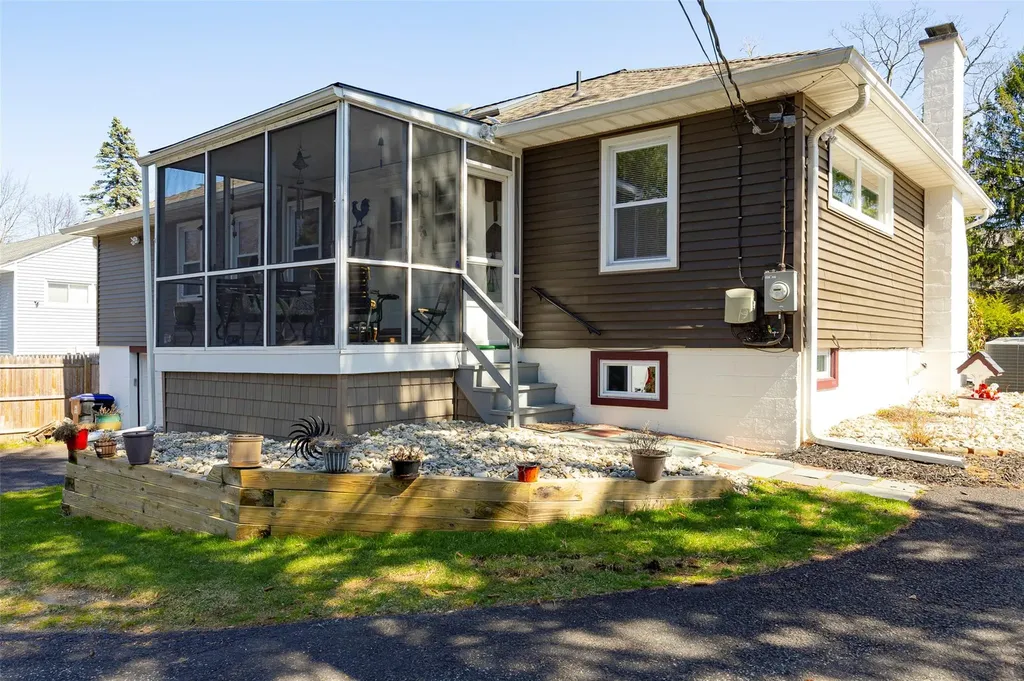 3 Saint Annes Road Poughkeepsie NY 12601