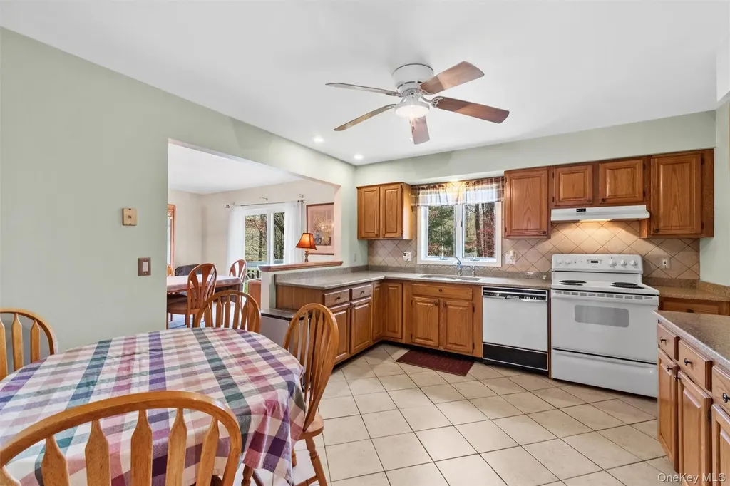 59 Glenacom Road Mahopac NY 10541