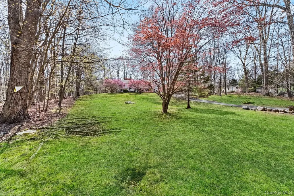 59 Glenacom Road Mahopac NY 10541