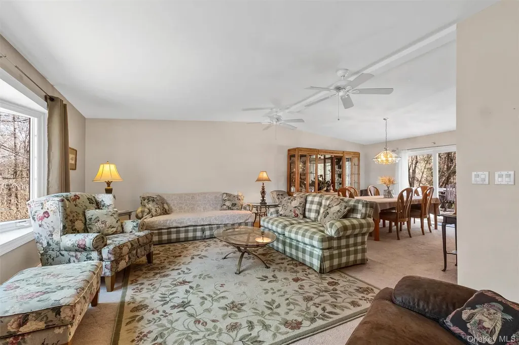 59 Glenacom Road Mahopac NY 10541
