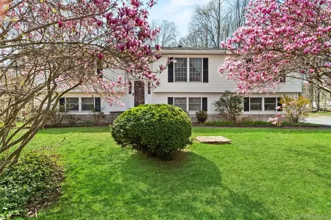 59 Glenacom Road Mahopac NY 10541