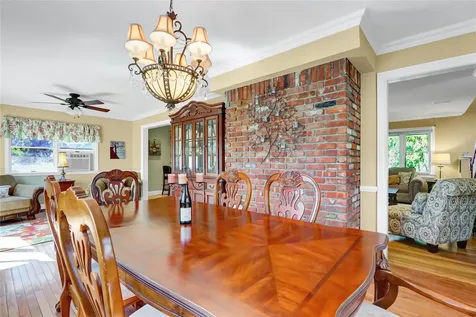 8 Pine Street Bayport NY 11705