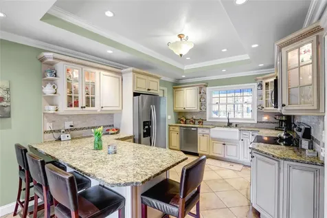 8 Pine Street Bayport NY 11705