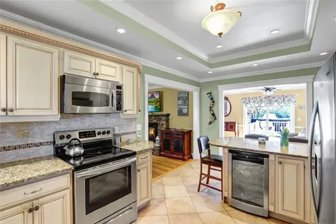 8 Pine Street Bayport NY 11705