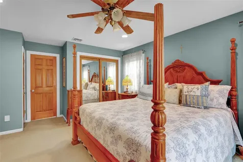 8 Pine Street Bayport NY 11705