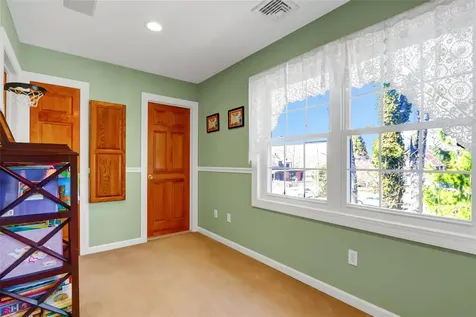 8 Pine Street Bayport NY 11705