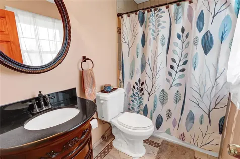 8 Pine Street Bayport NY 11705