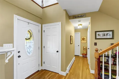 8 Pine Street Bayport NY 11705