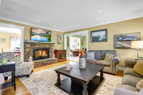 8 Pine Street Bayport NY 11705