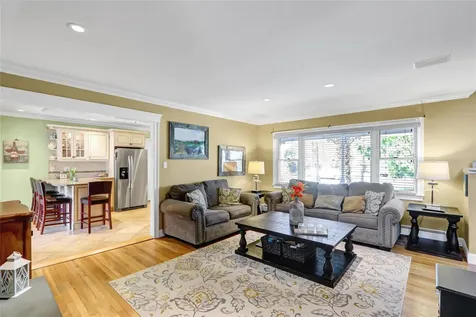 8 Pine Street Bayport NY 11705
