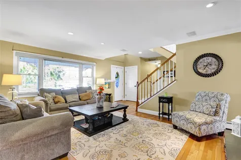 8 Pine Street Bayport NY 11705