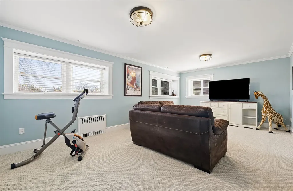911 Stuart Avenue Mamaroneck NY 10543