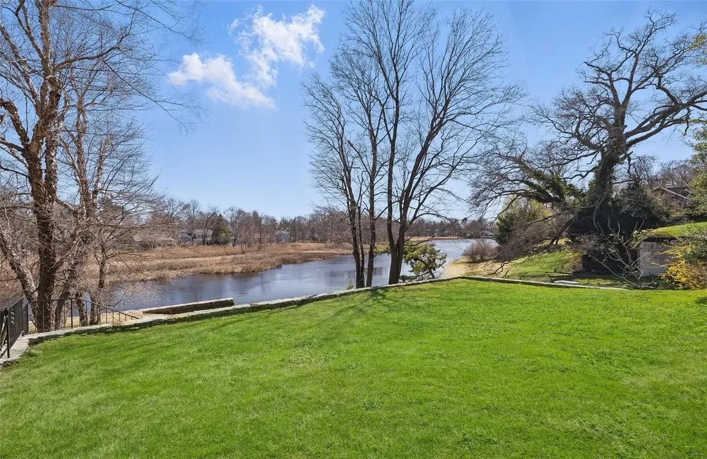 911 Stuart Avenue Mamaroneck NY 10543