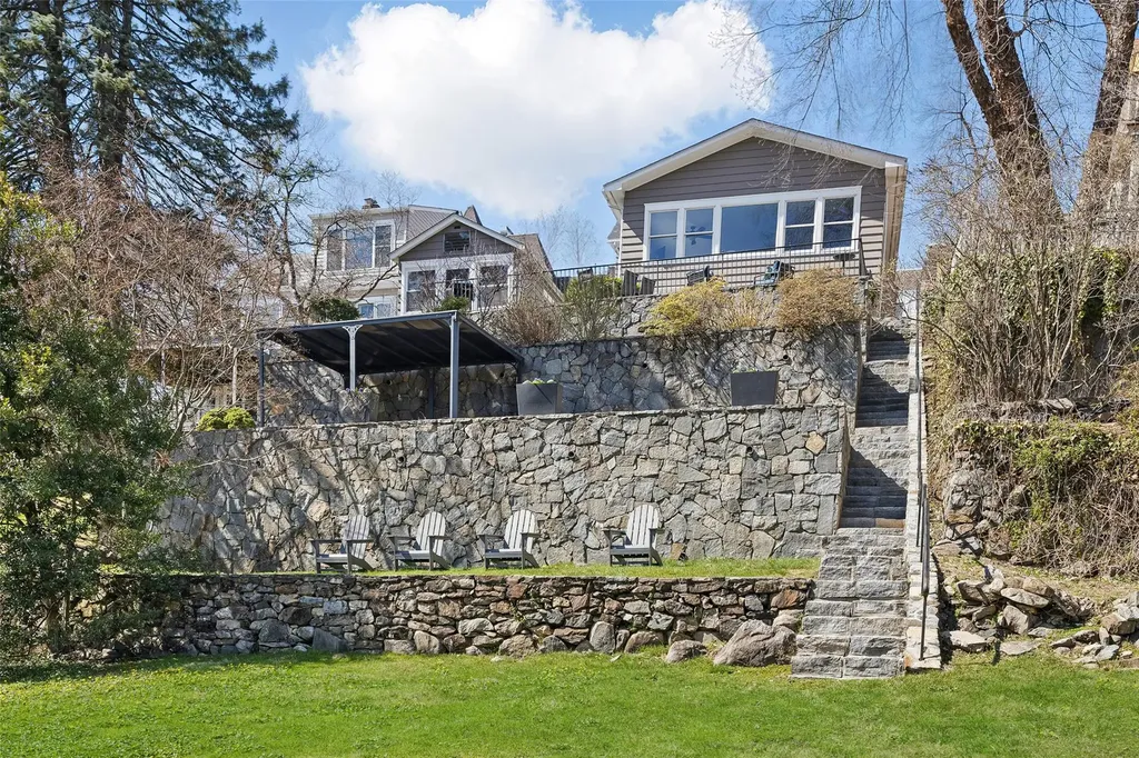 911 Stuart Avenue Mamaroneck NY 10543