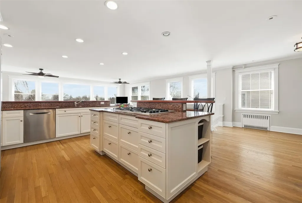 911 Stuart Avenue Mamaroneck NY 10543