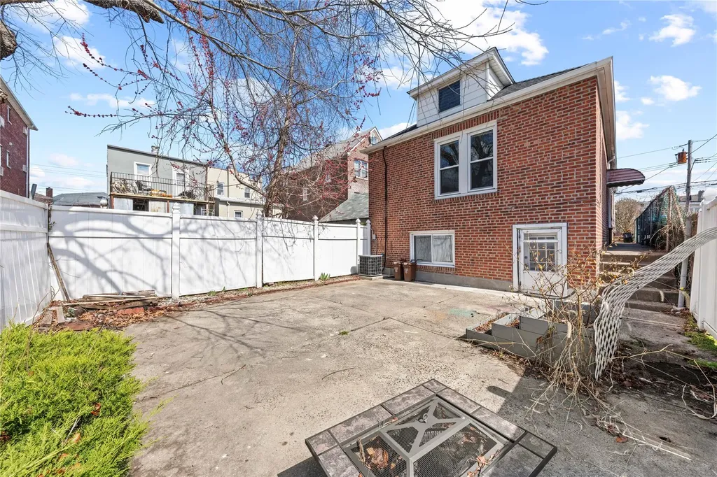 1555 Robertson Place Bronx NY 10465