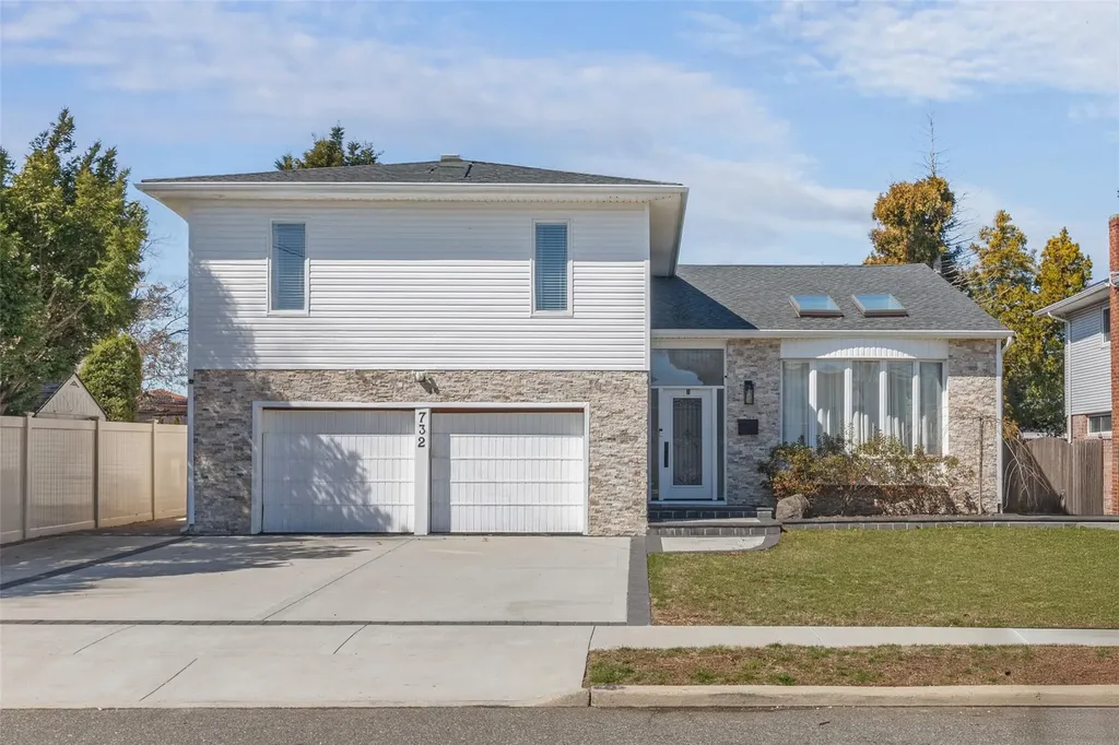 732 Jackie Lane Baldwin NY 11510
