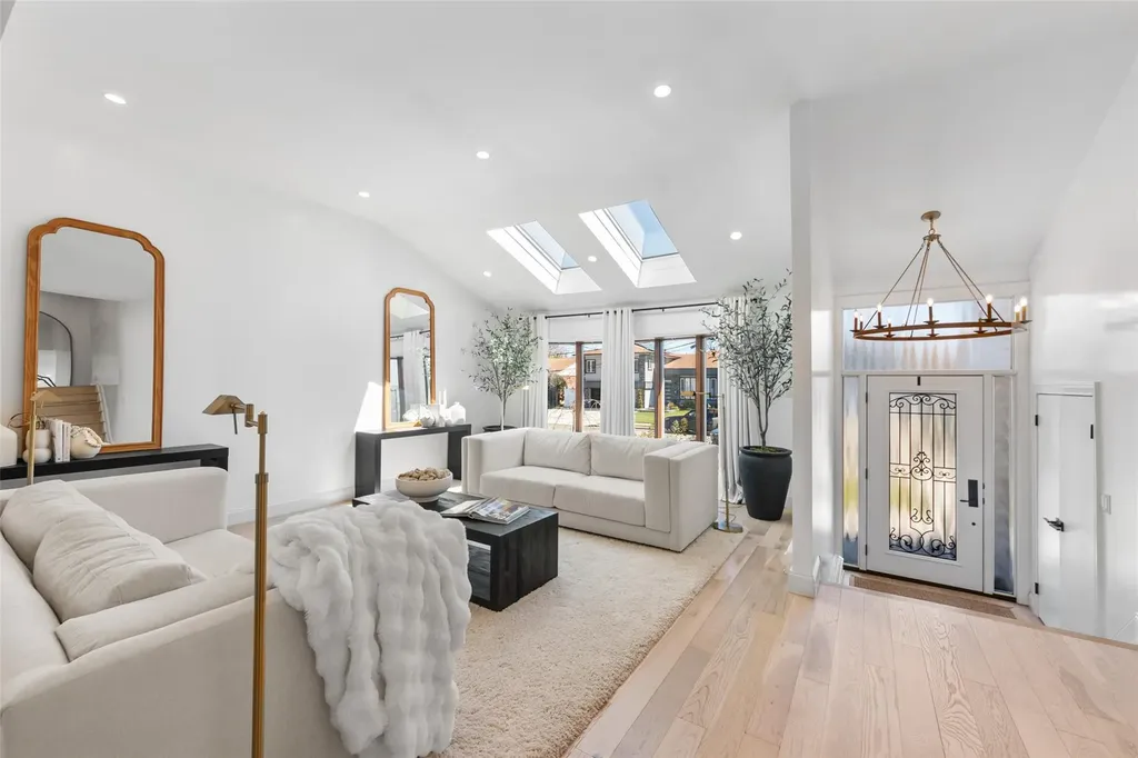 732 Jackie Lane Baldwin NY 11510