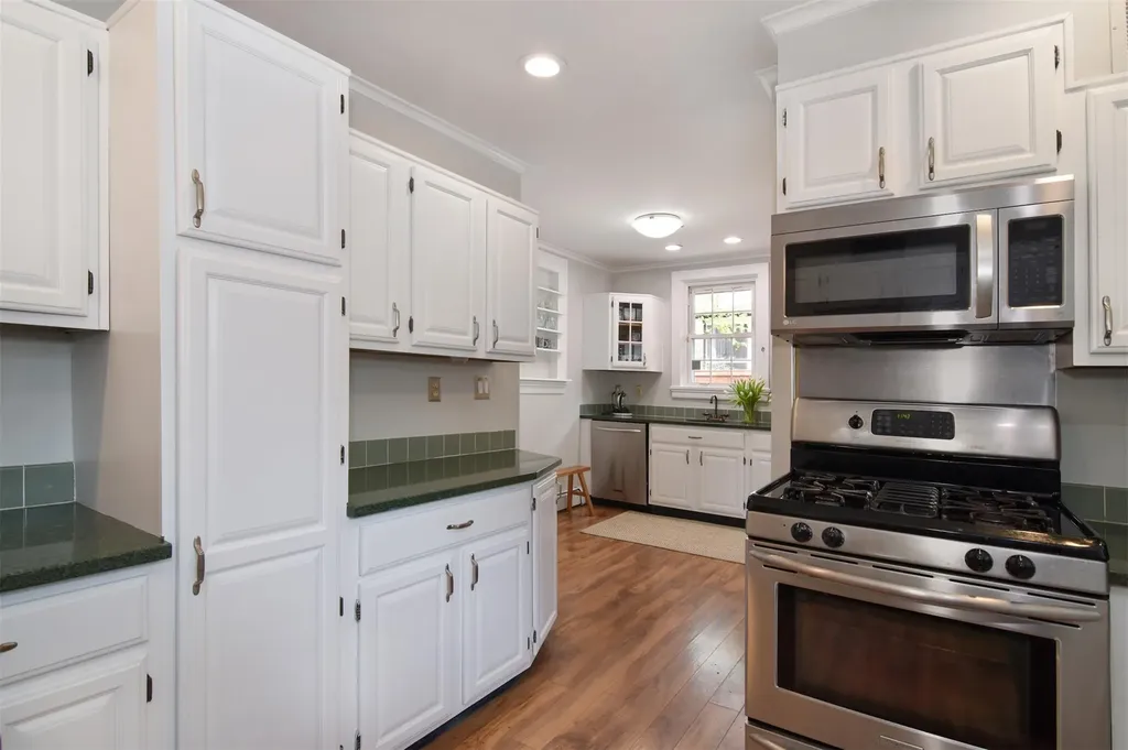 146 Pondfield Road W Bronxville NY 10708