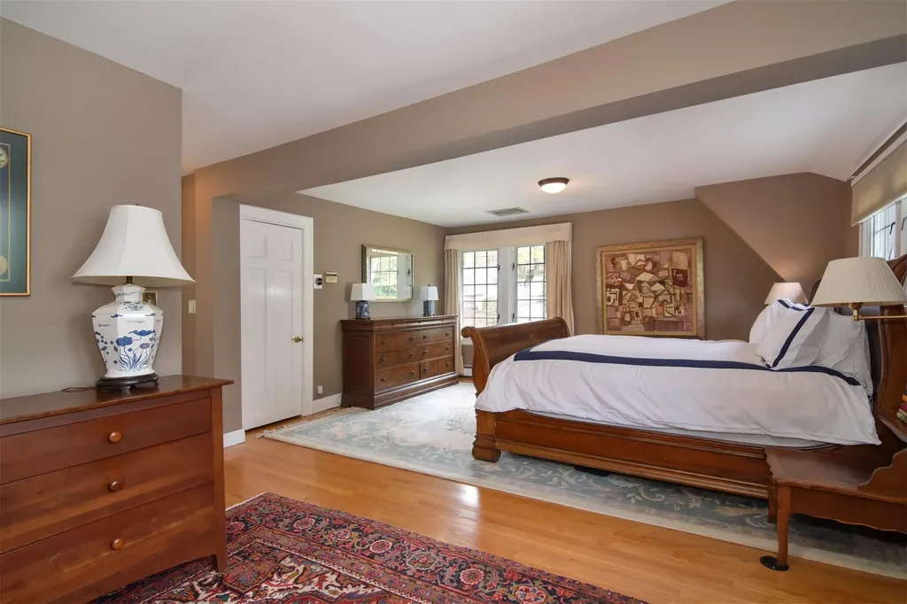 146 Pondfield Road W Bronxville NY 10708