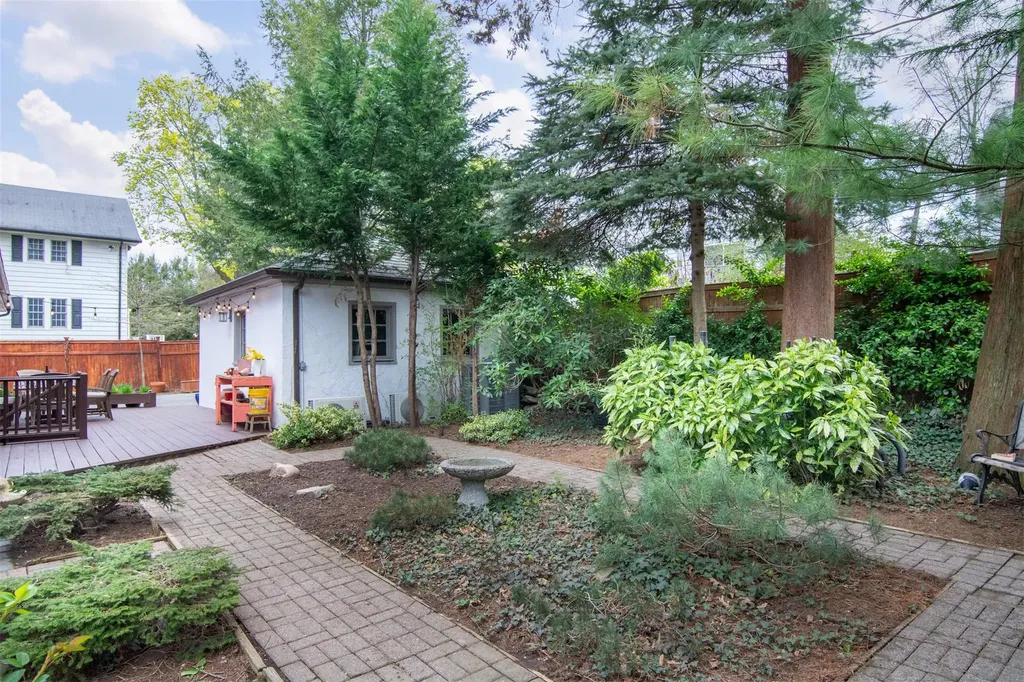 146 Pondfield Road W Bronxville NY 10708