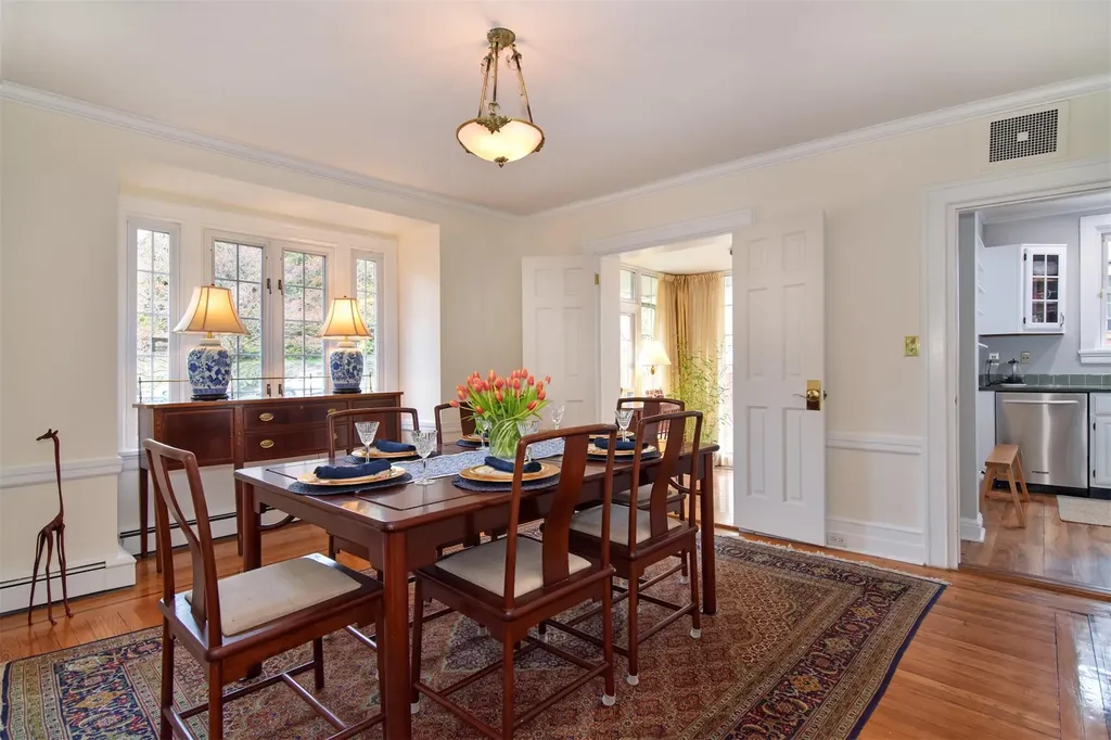146 Pondfield Road W Bronxville NY 10708