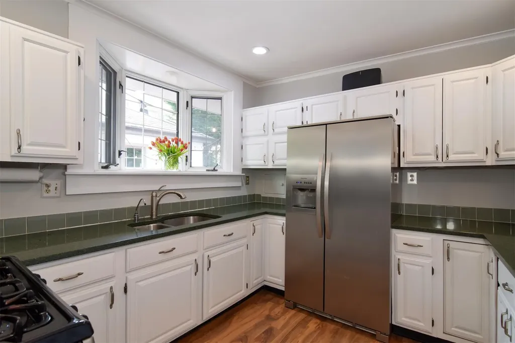 146 Pondfield Road W Bronxville NY 10708