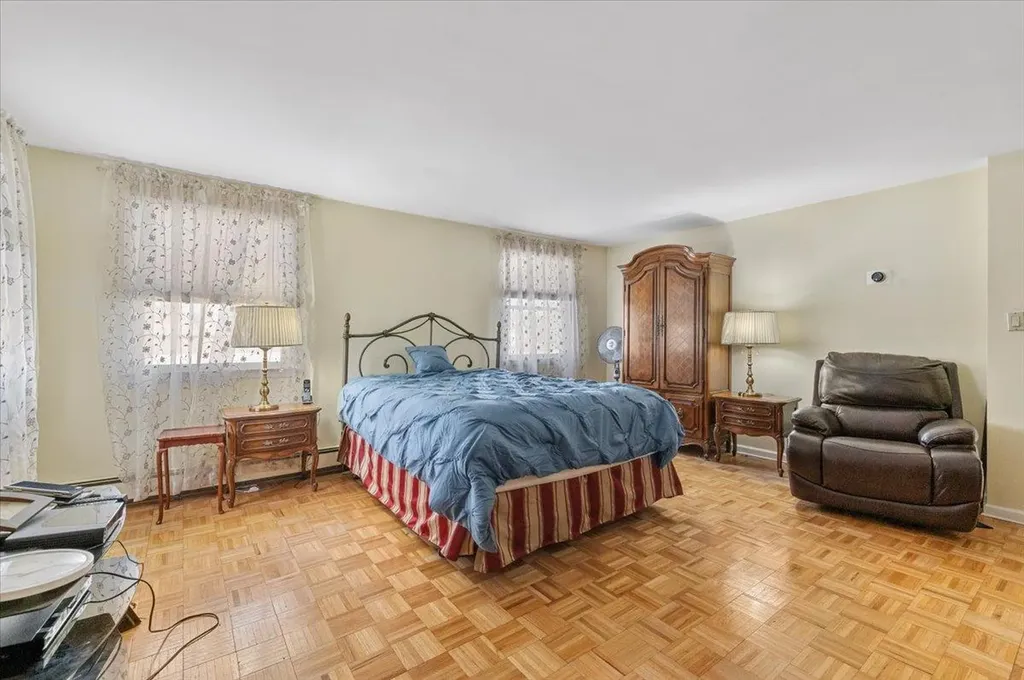 7 Cheshire Road Bethpage NY 11714